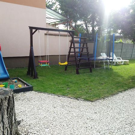 Szivarvany Apartman ยูลา ภายนอก รูปภาพ