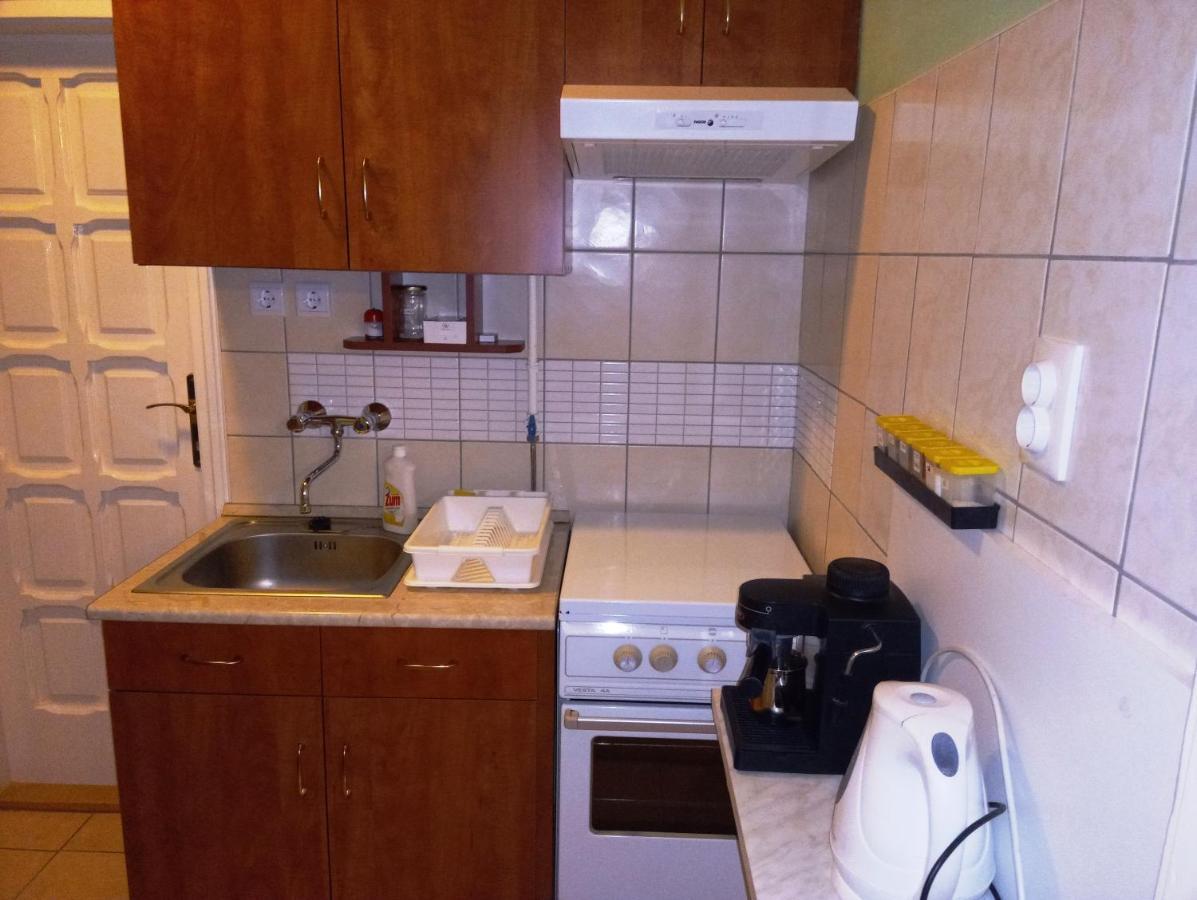 Szivarvany Apartman ยูลา ภายนอก รูปภาพ