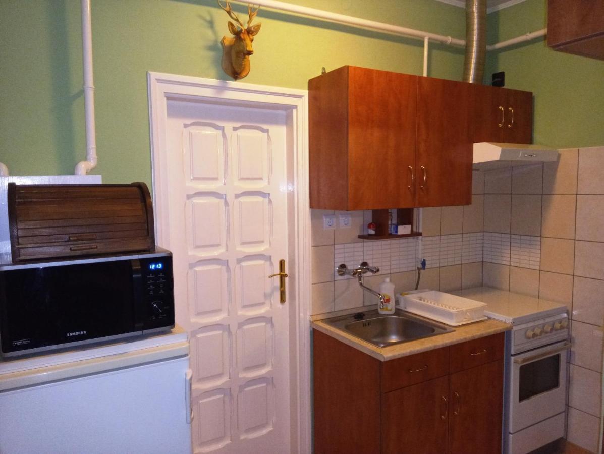 Szivarvany Apartman ยูลา ภายนอก รูปภาพ